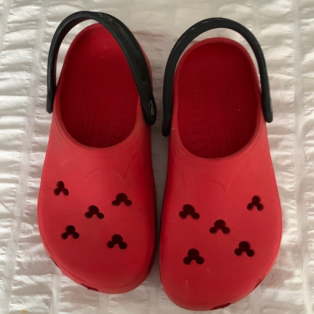 Crocs Disney unisex red clogs Men’s 1 women’s 3 Junior